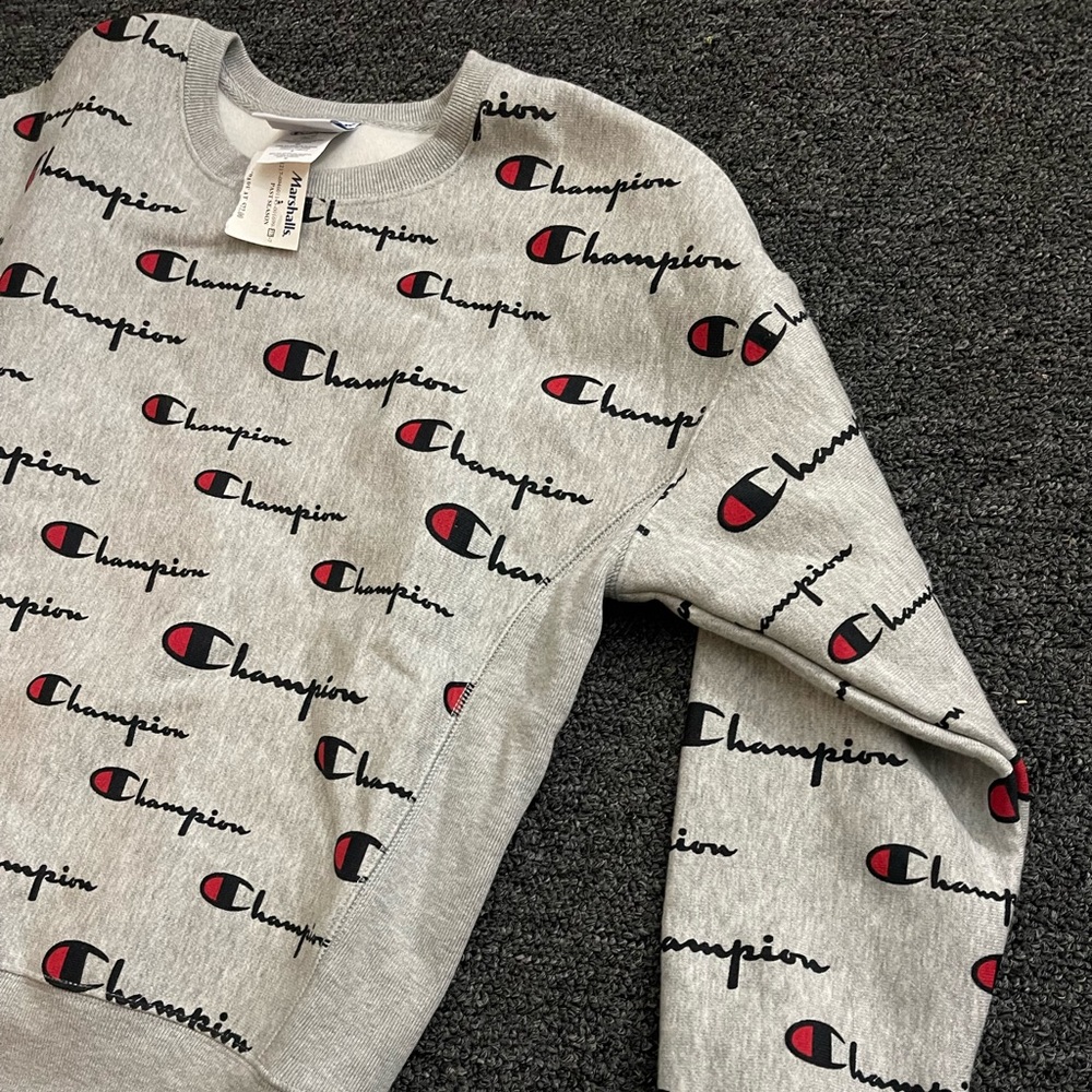 Woman’s crew neck champion nwt
